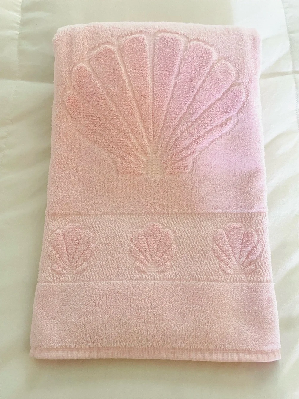 Vintage JCPENNEY Bath Towel Sculpted Shell Pink Cotton 25x42